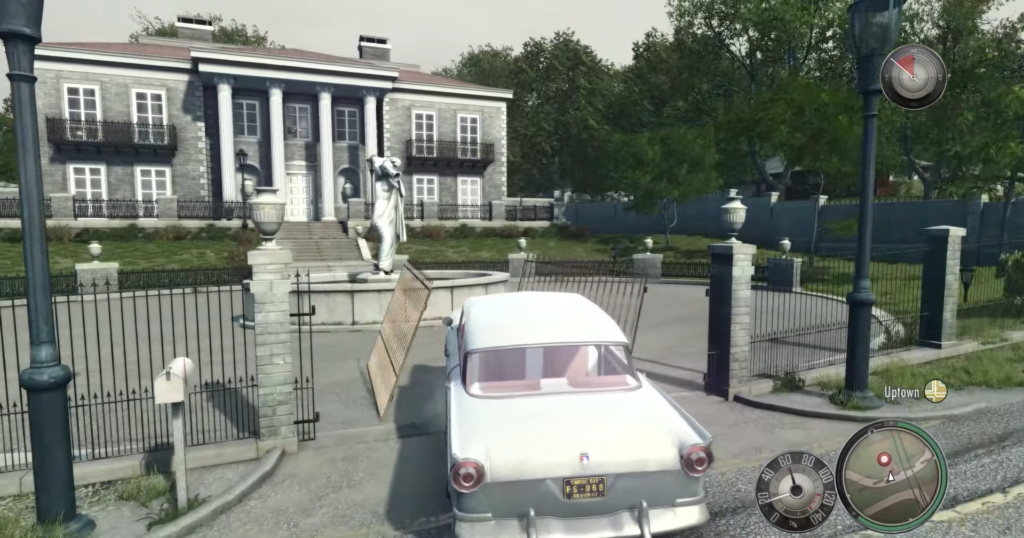Белый автомобиль въезжает в ворота особняка Mafia II