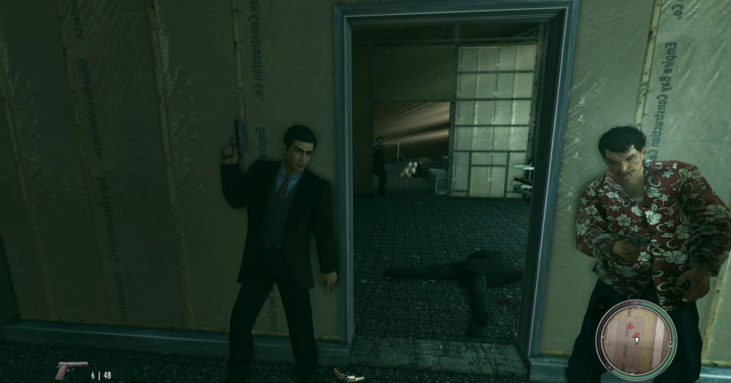 Вито Скалетта и союзник целятся с пистолетами в коридоре Mafia II