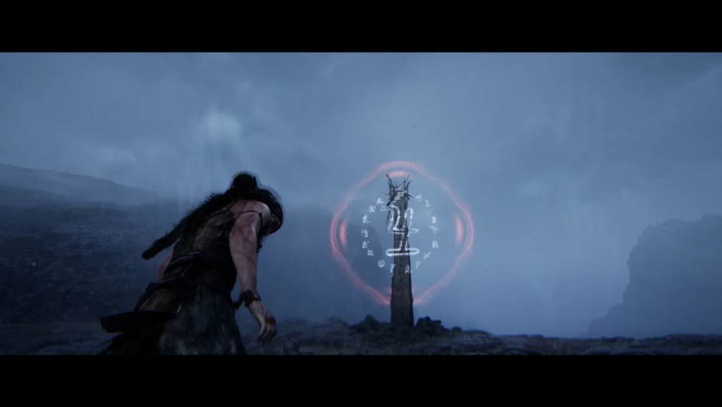 Сенуа из Hellblade смотрит на рунический столб в тумане