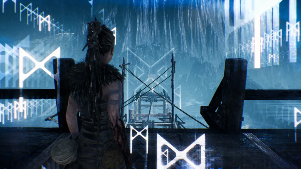 Сенуа из Hellblade стоит на деревянном мосту