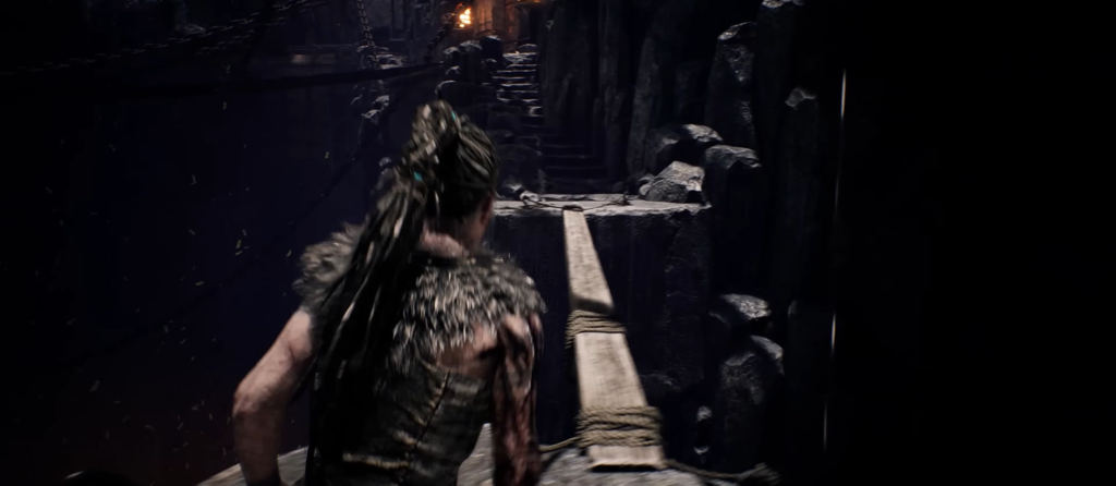 Сенуа из Hellblade бежит по каменному ущелью