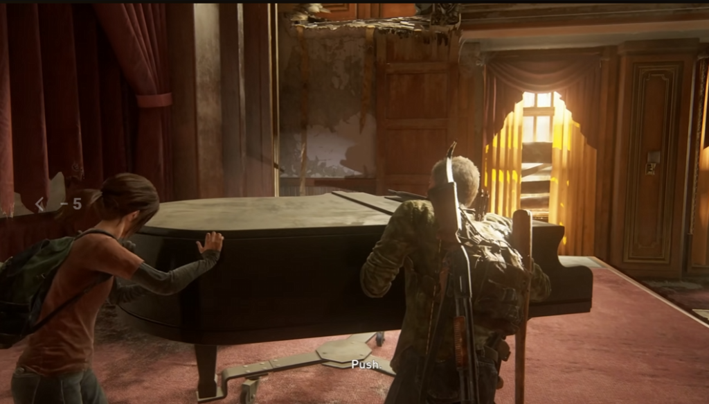 Элли и Джоэл толкают рояль в комнате The Last of Us