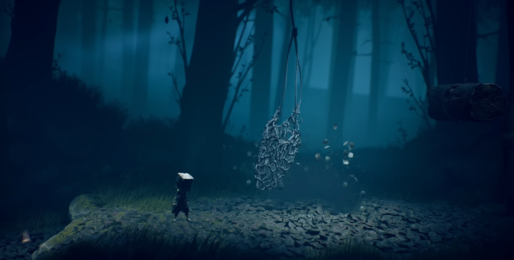 Шестой из Little Nightmares II идет по лесу