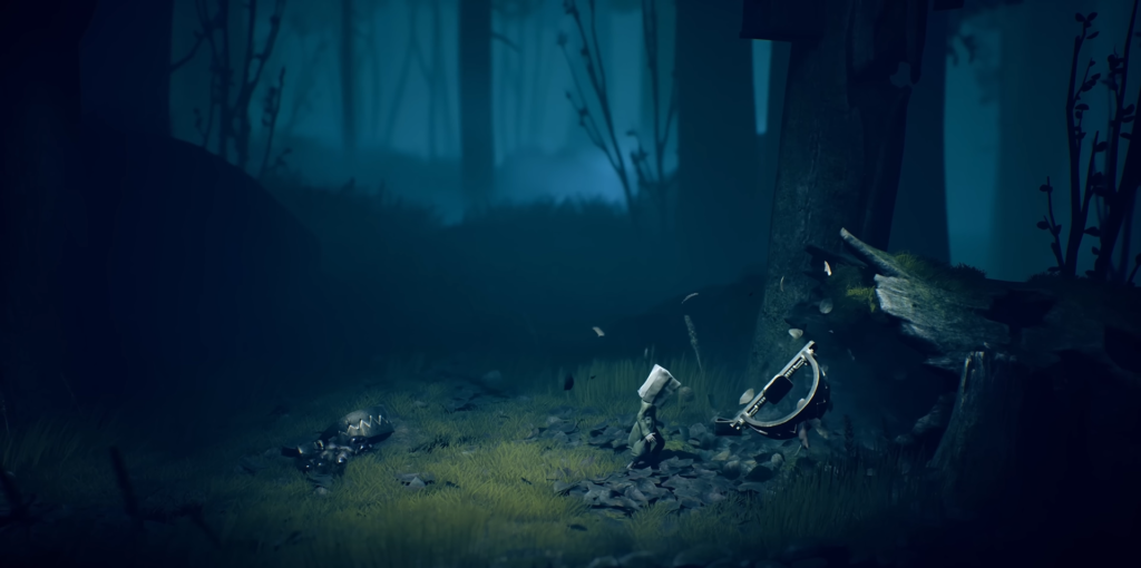 Шестой из Little Nightmares II стоит в лесу