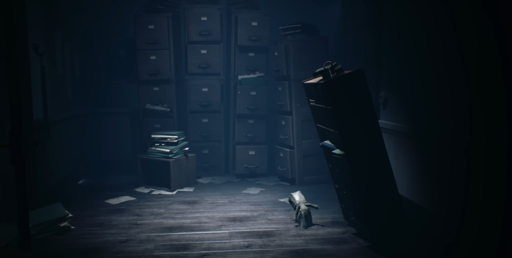 Шестая из Little Nightmares идет по архиву шкафов