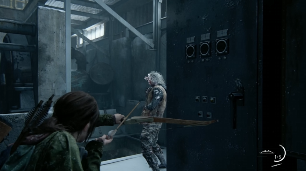 Элли из The Last of Us целится из лука в помещении