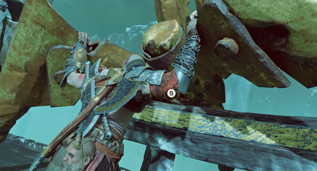 Кратос карабкается по золотому механизму в God of War