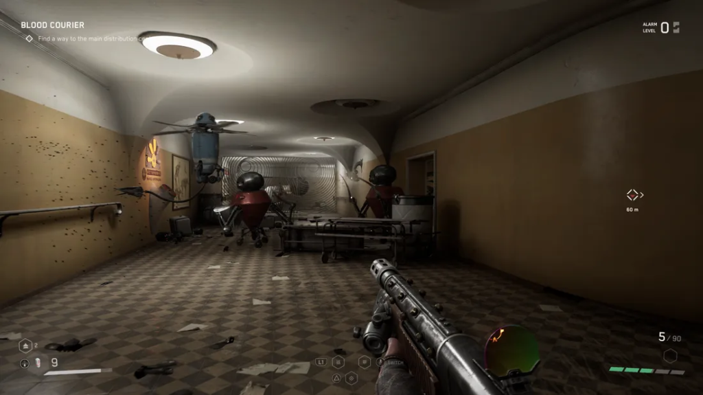 Игрок целится в роботов в коридоре Atomic Heart