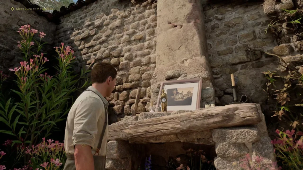 Нейтан Дрейк из Uncharted смотрит на алтарь у стены